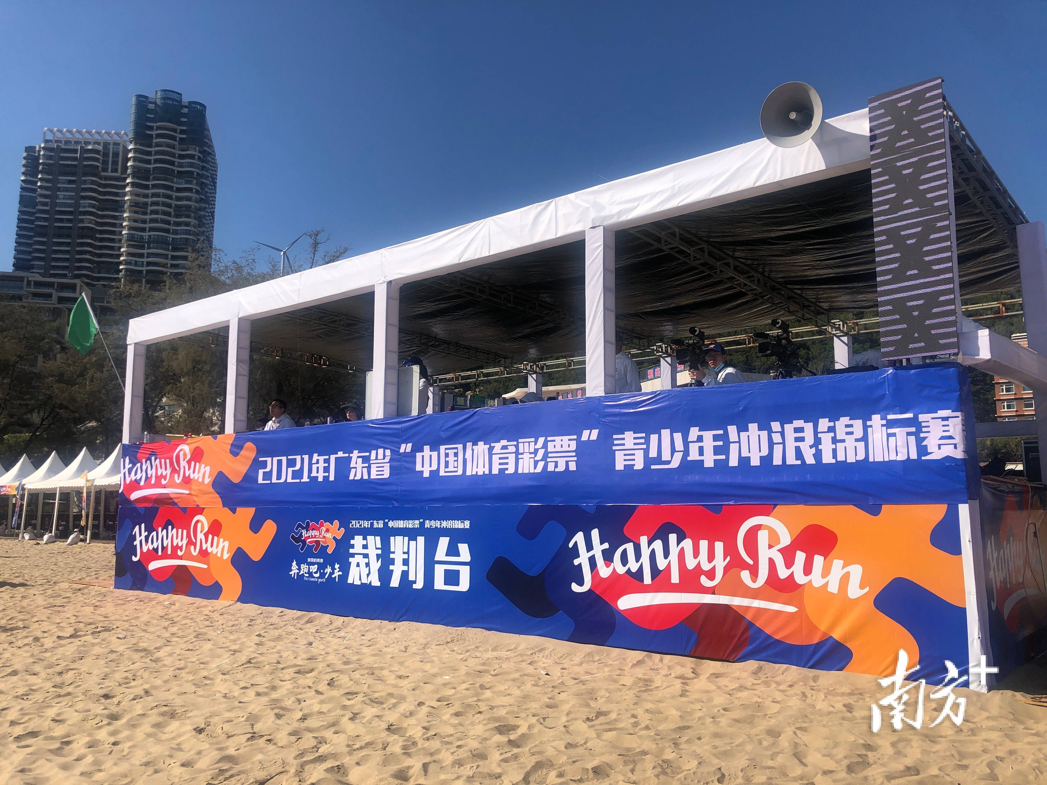 冲浪锦标赛焦点战：漠南雄狮队大胜闽南雷豹队，外线火力全开。战术板得到兑现(飞豹vs狂风)-开云免费注册
