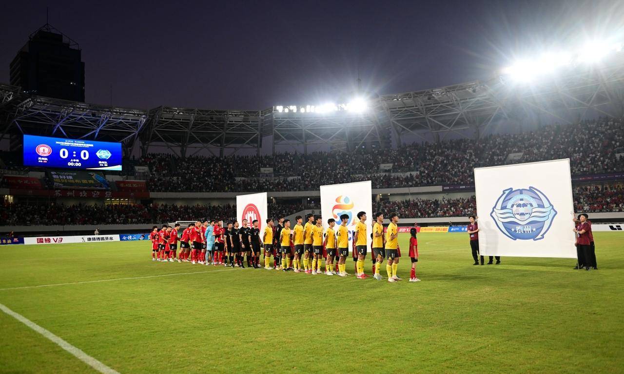 包含赛地聚焦——中超今晚热度飙升，密尔沃基雄鹿扳平良机，引发热议，临场指挥获称赞的词条-开云体育电竞