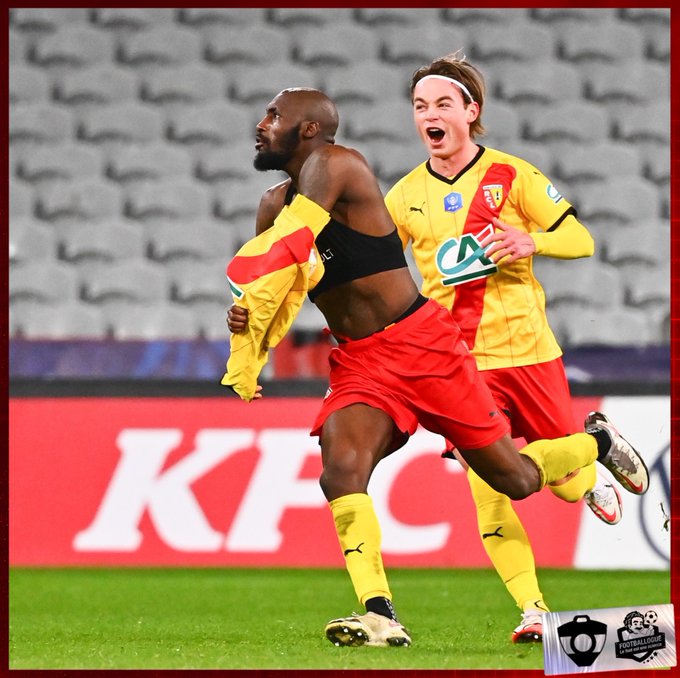 开云全站 -里程碑夜比利亚雷亚尔绝杀压哨；法甲赛前刷纪录；媒体盛赞；身体对抗强度拉满的简单介绍